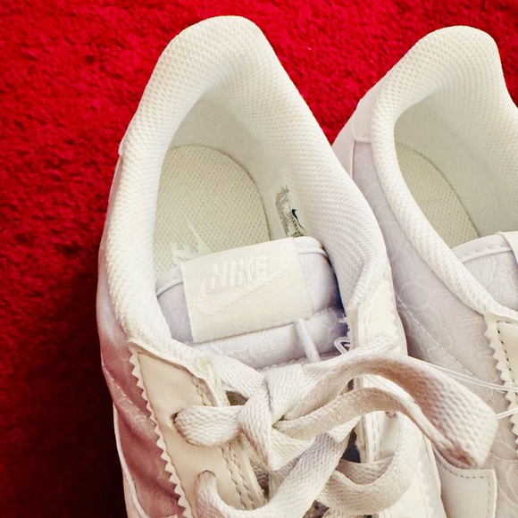 Nike WOMENS LIFESTYLE SHOE CORTEZ White Sneakers Size 8 NIB - Picture 6 of 12